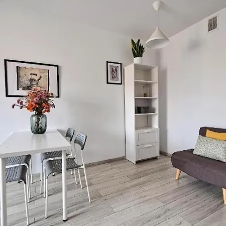 Urban Nest & Kotwicznikow 21 Apartment *