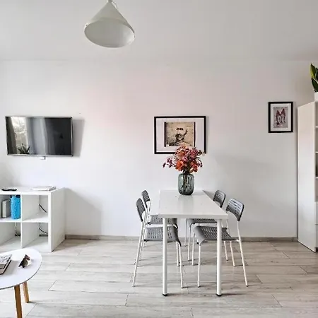 Urban Nest & Kotwicznikow 21 Apartment