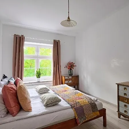 Urban Nest & Kotwicznikow 21 *